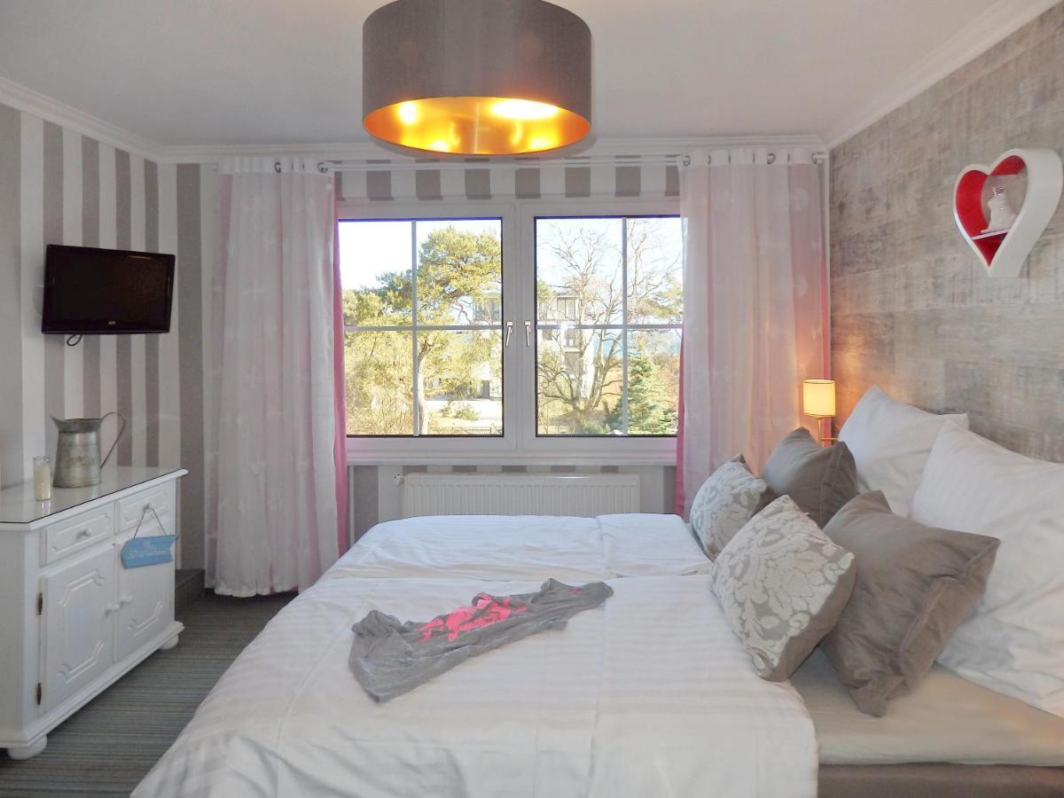 Strandhotel Villa Louisa & Appartementhaeuser Villa Josephine Und Villa Christine 朱列斯拉赫 外观 照片