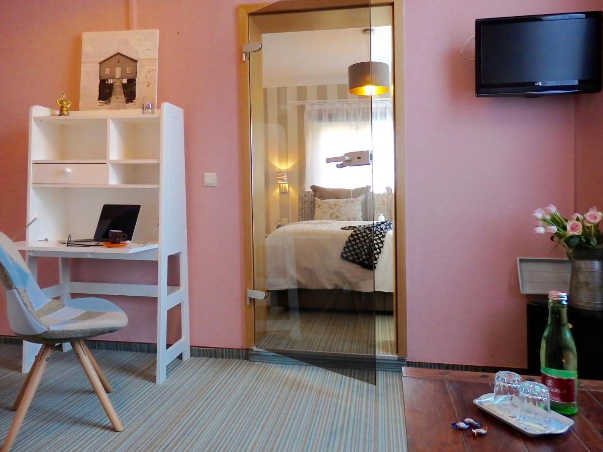 Strandhotel Villa Louisa & Appartementhaeuser Villa Josephine Und Villa Christine 朱列斯拉赫 外观 照片