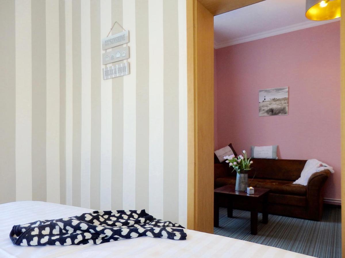 Strandhotel Villa Louisa & Appartementhaeuser Villa Josephine Und Villa Christine 朱列斯拉赫 外观 照片