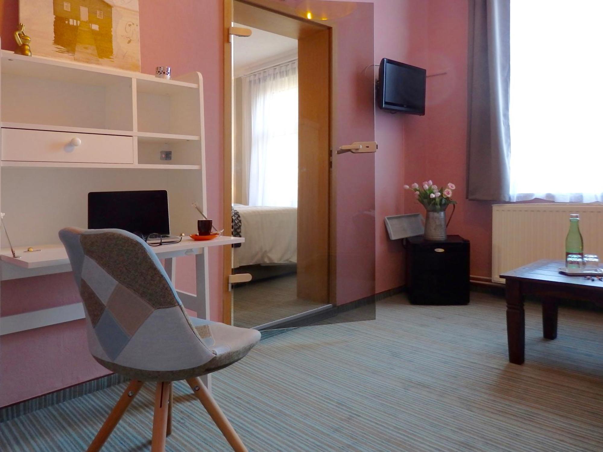 Strandhotel Villa Louisa & Appartementhaeuser Villa Josephine Und Villa Christine 朱列斯拉赫 客房 照片
